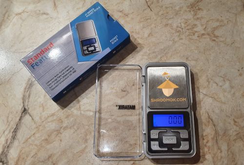 Medical or jewelry pocket scales for weighting psilocybin mushrooms
