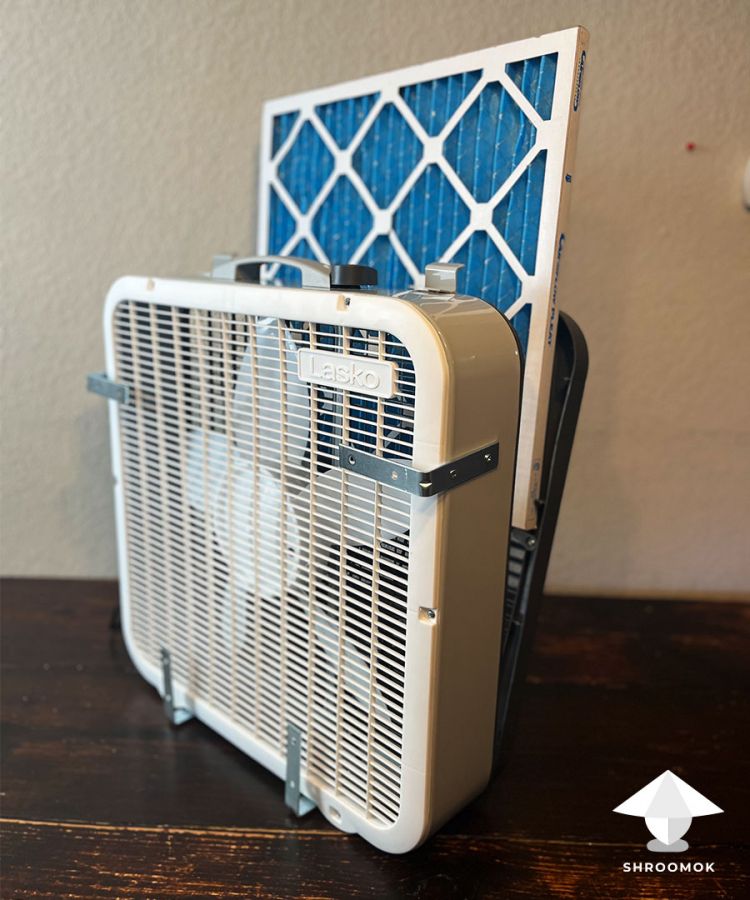 How I built my first laminar flow hood for home mycology