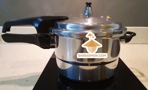 Pressure cooker for substrate sterilization in mushroom growing