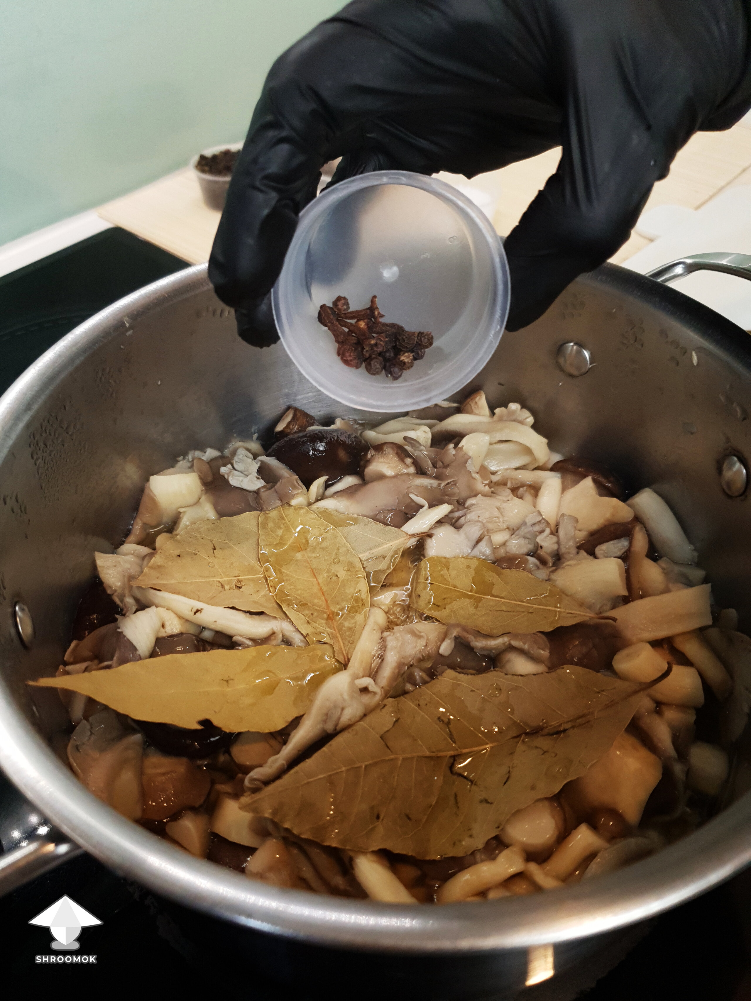 Add spices - cooking mushrooms - fermentation