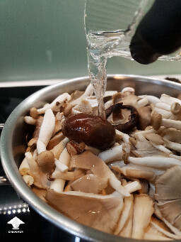 pour water - cooking process for mushroom fermentation step by step