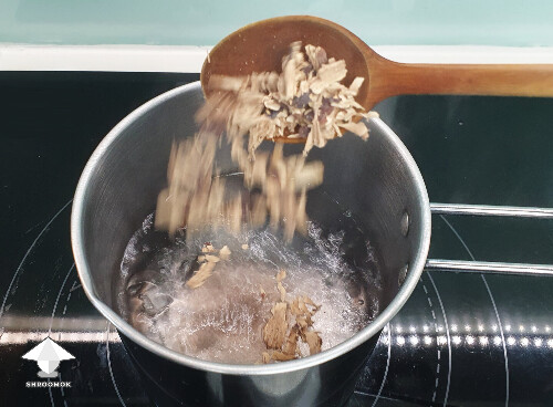 Add one tablespoon of reishi per cup of water