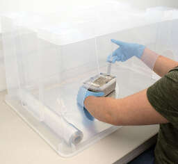 Still air box for mycology