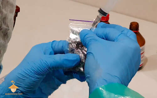 Liquid spore syringe preparation in zip bag